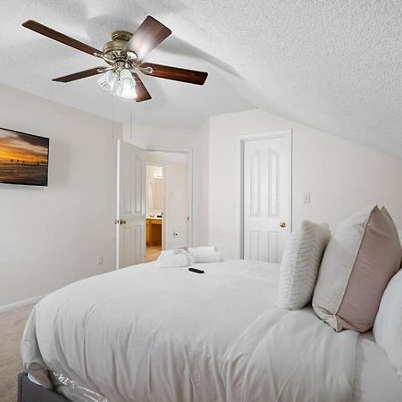 Cozy 4B 2 5B University Home King Beds Jacuzzi Charlotte Bagian luar foto