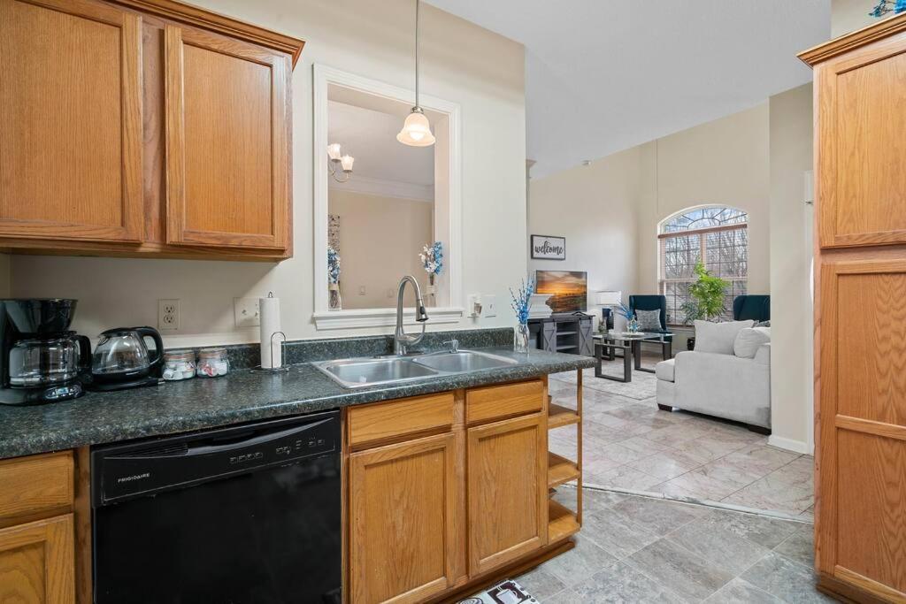 Cozy 4B 2 5B University Home King Beds Jacuzzi Charlotte Bagian luar foto