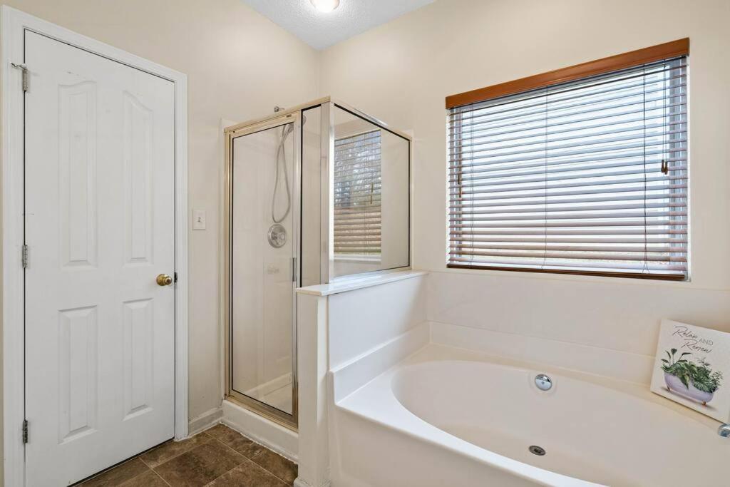 Cozy 4B 2 5B University Home King Beds Jacuzzi Charlotte Bagian luar foto