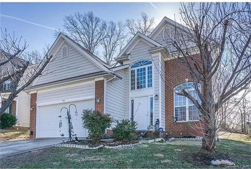 Cozy 4B 2 5B University Home King Beds Jacuzzi Charlotte Bagian luar foto