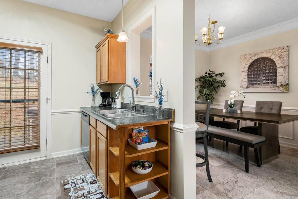 Cozy 4B 2 5B University Home King Beds Jacuzzi Charlotte Bagian luar foto