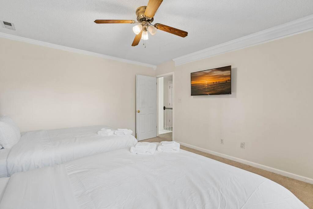 Cozy 4B 2 5B University Home King Beds Jacuzzi Charlotte Bagian luar foto