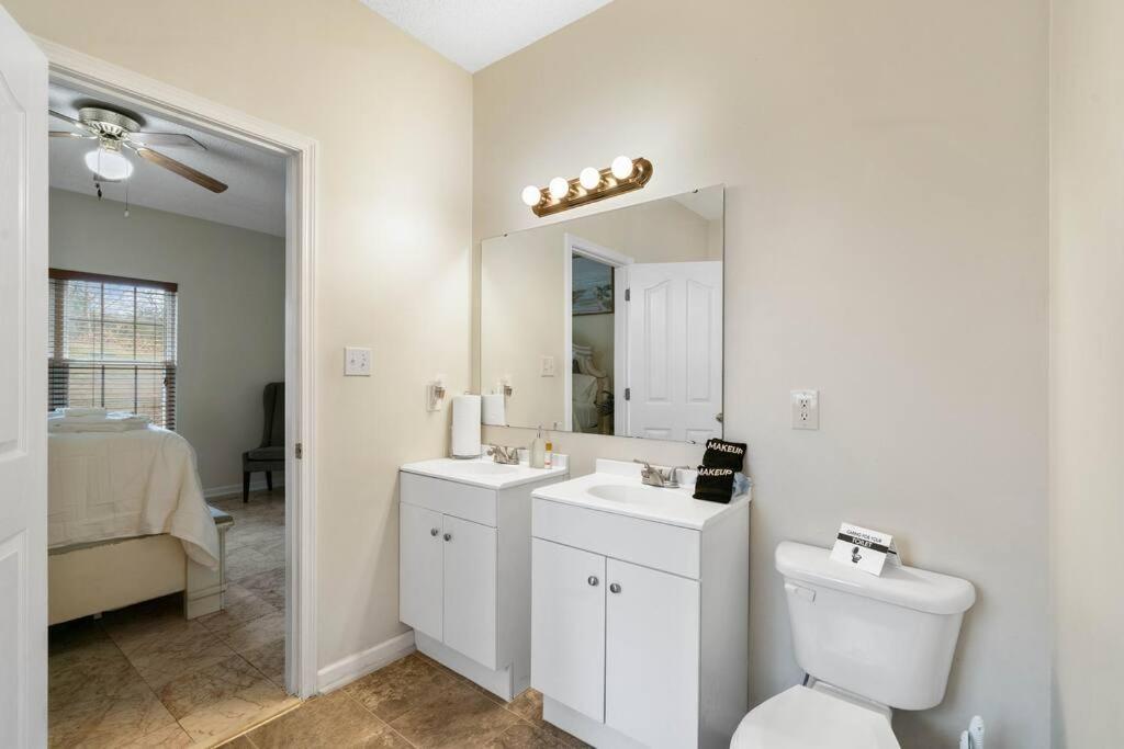 Cozy 4B 2 5B University Home King Beds Jacuzzi Charlotte Bagian luar foto