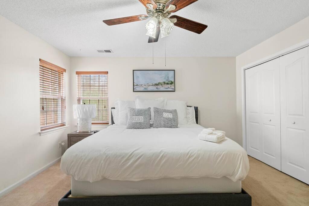 Cozy 4B 2 5B University Home King Beds Jacuzzi Charlotte Bagian luar foto